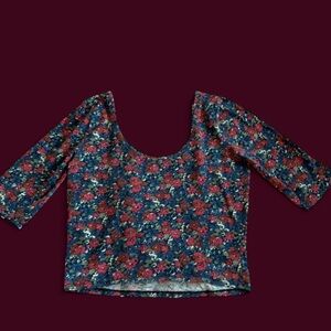 Hollister 2010 dark blue and red Floral crop top - 95% cotton